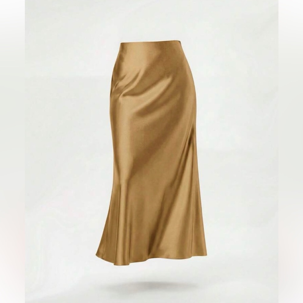 Elegant Gold Satin Effect Maxi Skirt - Picture 4 of 4